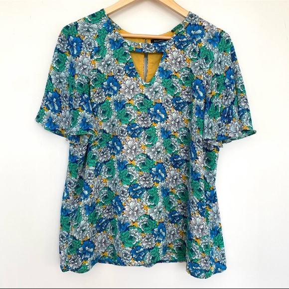 Banana Republic v-neck top with flutter sleeves S - Picture 2 of 10